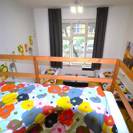 Travel&joy Backpackers Hostel *