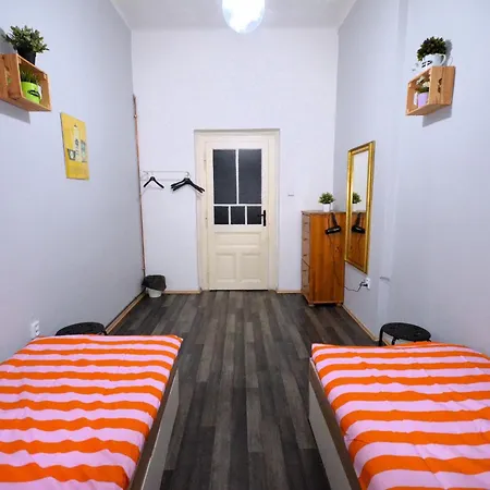 Travel&joy Backpackers Hostel *