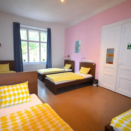 Travel&joy Backpackers Hostel *