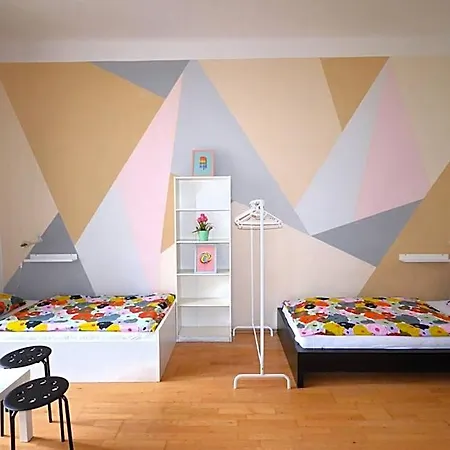 Travel&joy Backpackers Hostel *