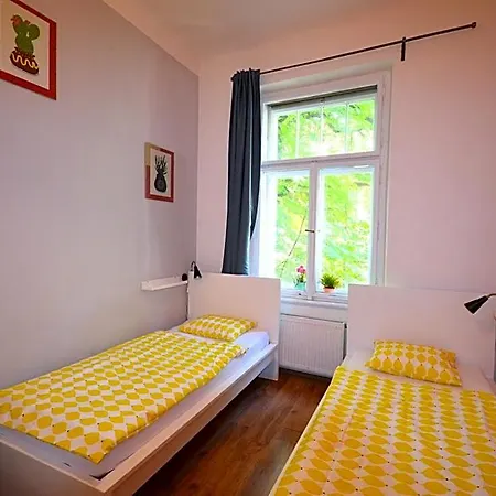 Travel&joy Backpackers Hostel *