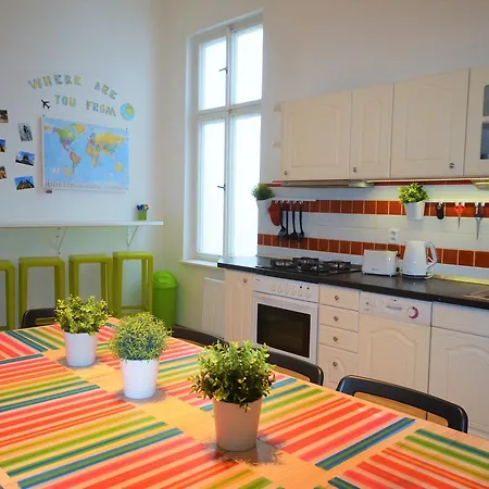 Travel&joy Backpackers Hostel *