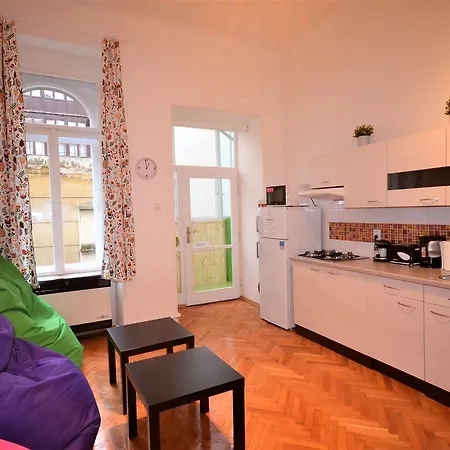 旅馆 旅行和喜悦的背包客旅舍 *