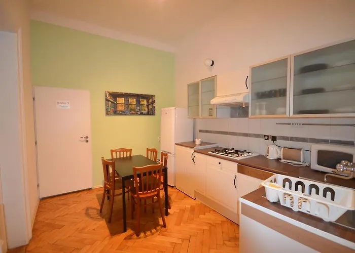 Travel&joy Backpackers Vandrarhem *