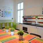 Travel&joy Backpackers Хостел *